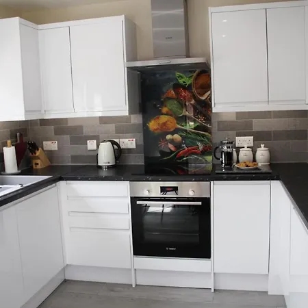 Centre Town House With Riverside Views And Free Parking 1bak York