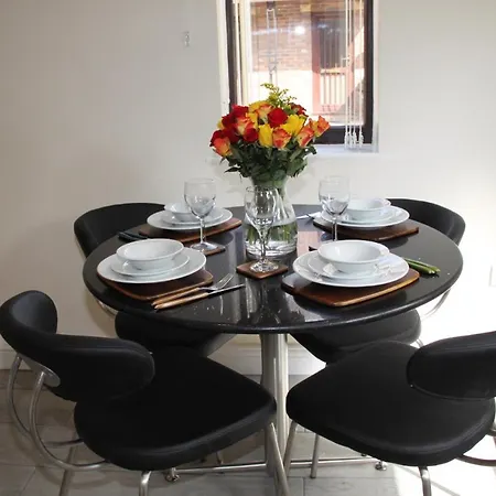 Hébergement de vacances Centre Town House With Riverside Views And Free Parking 1bak *