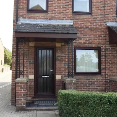 度假居 Centre Town House With Riverside Views And Free Parking 1bak