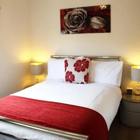 Centre Town House With Riverside Views And Free Parking 1bak Hébergement de vacances *