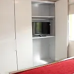 Centre Town House With Riverside Views And Free Parking 1bak *