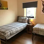 Centre Town House With Riverside Views And Free Parking 1bak Hébergement de vacances *